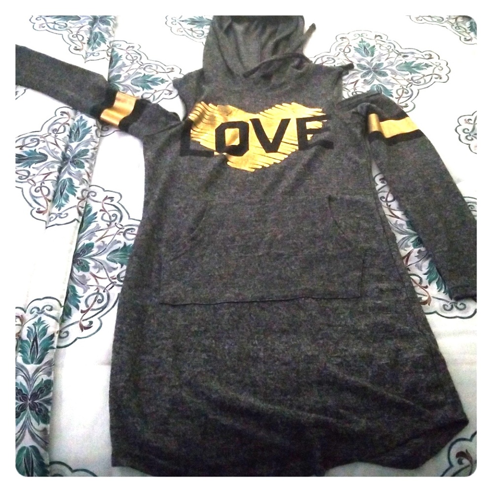 Long hoodie sweater/shirt